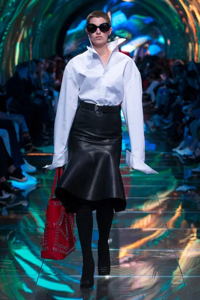 Look 27
